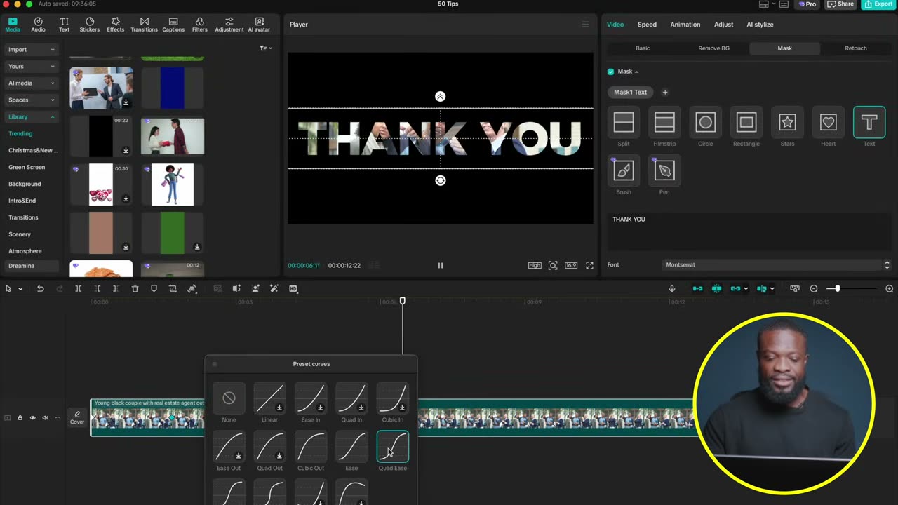 Zoom 5000 no keyframe: o texto abre pro footage